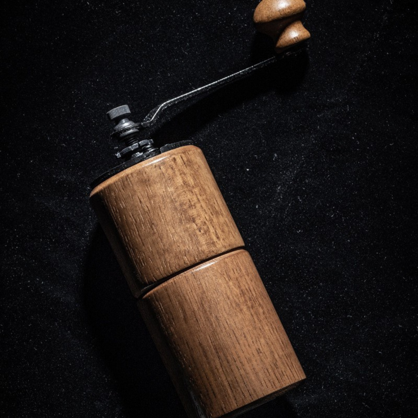 Vintage Manual Coffee Grinder – Cast Iron Grinding Core, Wooden Body
