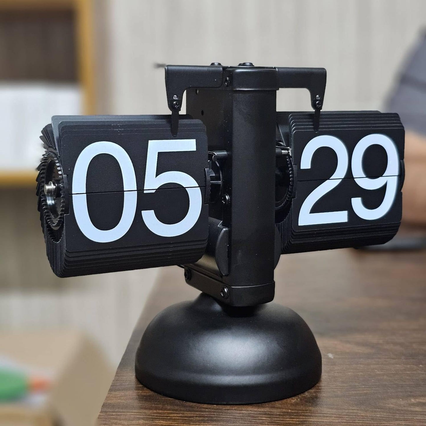 Retro Mechanical Flip Clock – Vintage Desk Alarm & Table Display