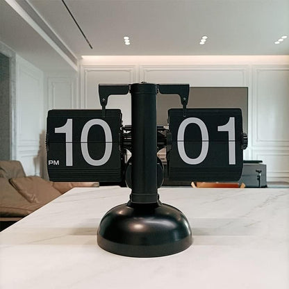 Retro Mechanical Flip Clock – Vintage Desk Alarm & Table Display